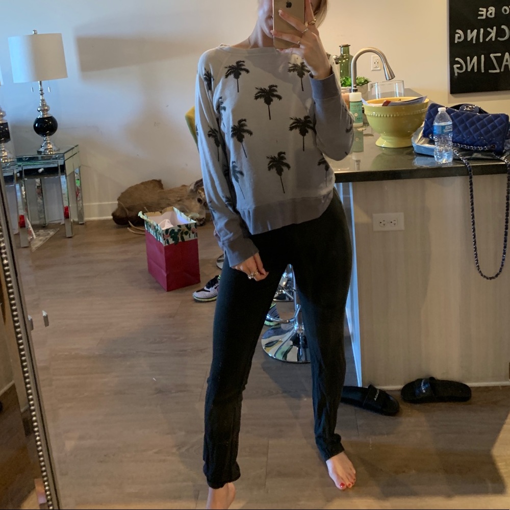 WILDFOX SWEATSHIRT SIZE SMALL